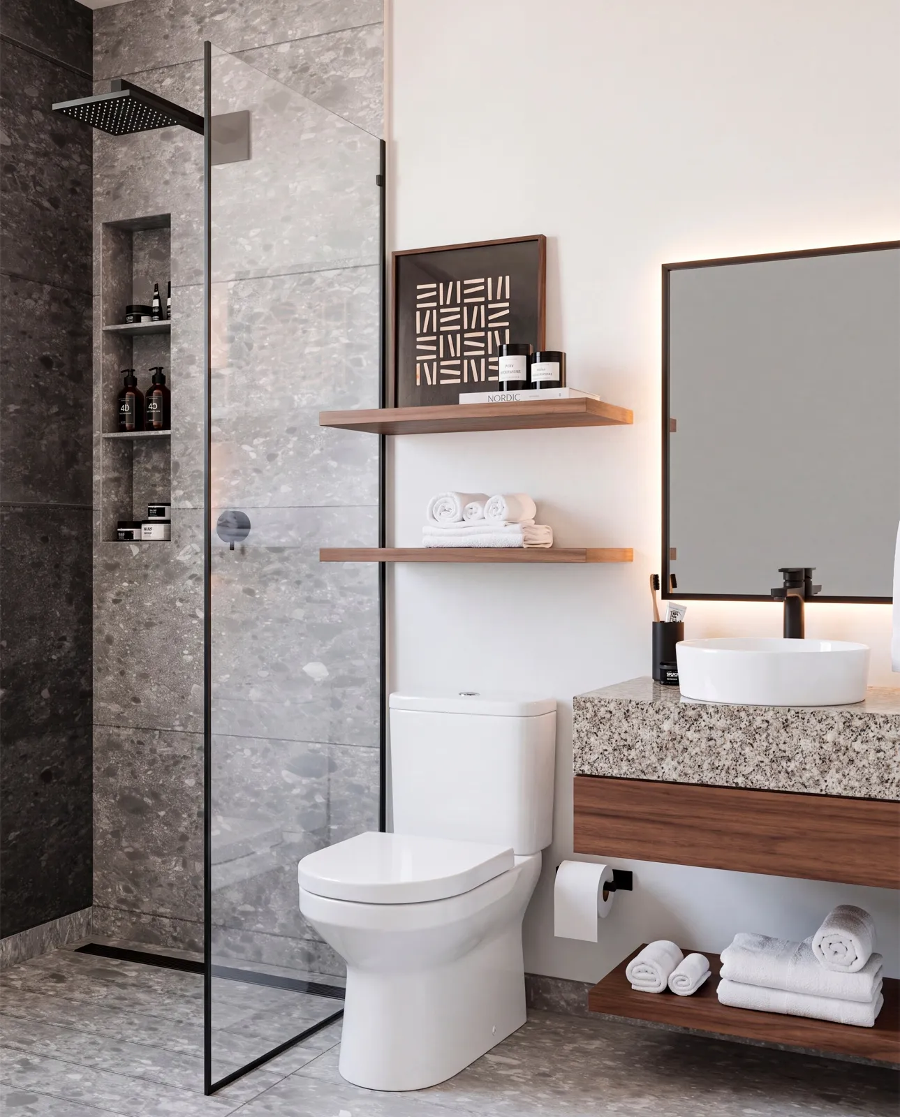 Baño del departamento de 45 m², con regadera de cristal y acabados en piedra